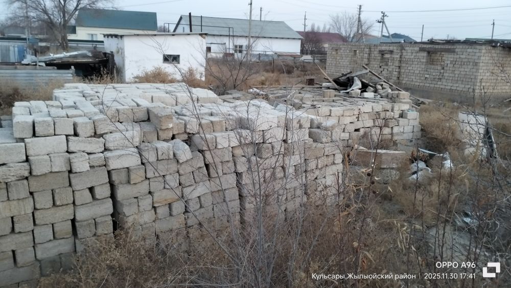 Мешіт ауылынан 2 Жер сатылады стройкасымен