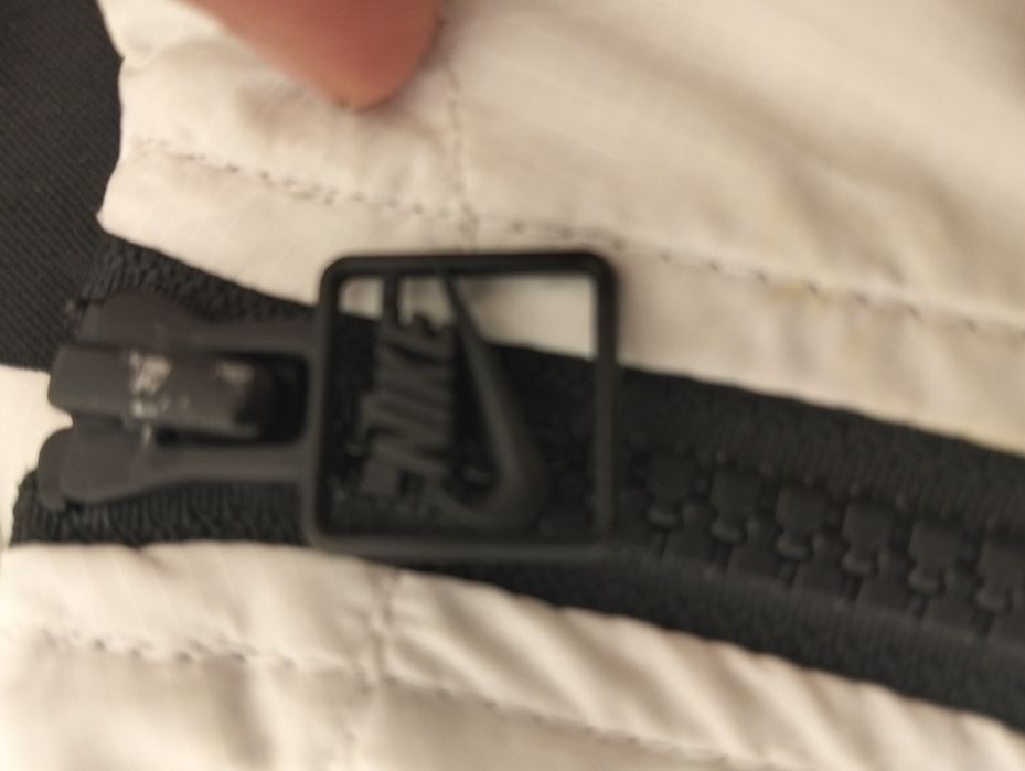 Geaca Nike alb-negru