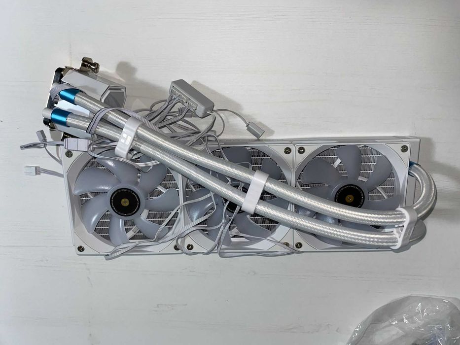 Aio frozen prism 360 white ARGB utilizat