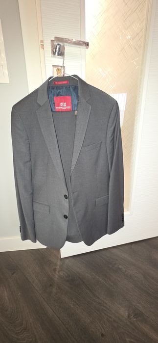 Мъжки Костюм ! Нов!FINSHLEY & HARDING!Размер М, slim fit!