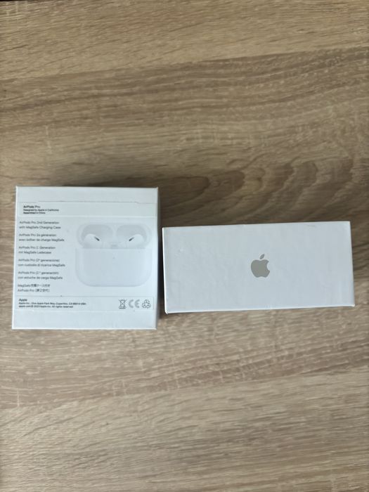 AirPods Pro 2-ро поколение. (Оригинални, С калъф на Travis Scott)