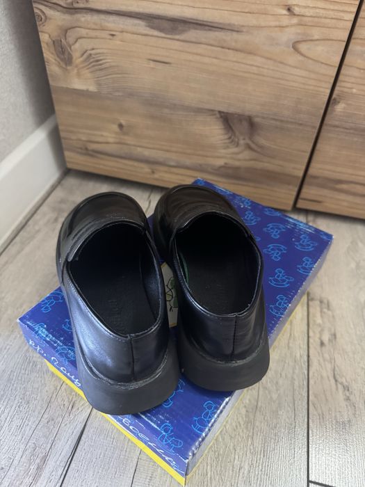 Продам туфли,мокасины для школы 32 размер