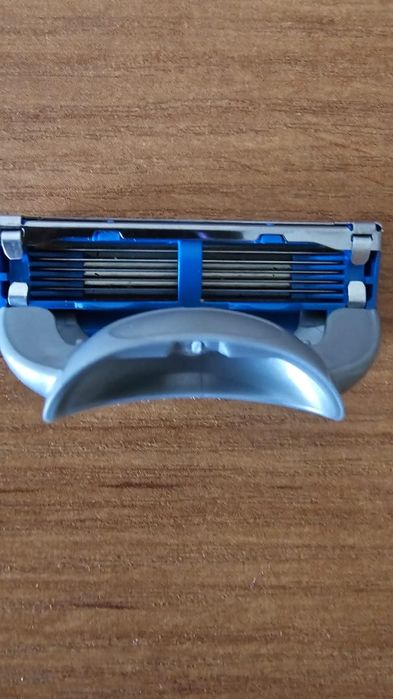Лезвия на бритву Gillette fusion 5