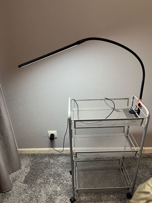 Продаю помощника для мастера с лампой!