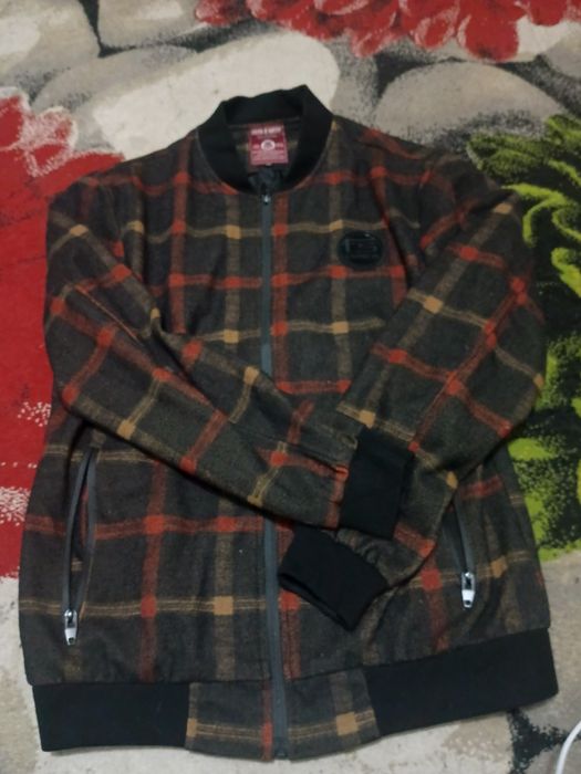 Продам мужскую куртку осеняя лёгкая.