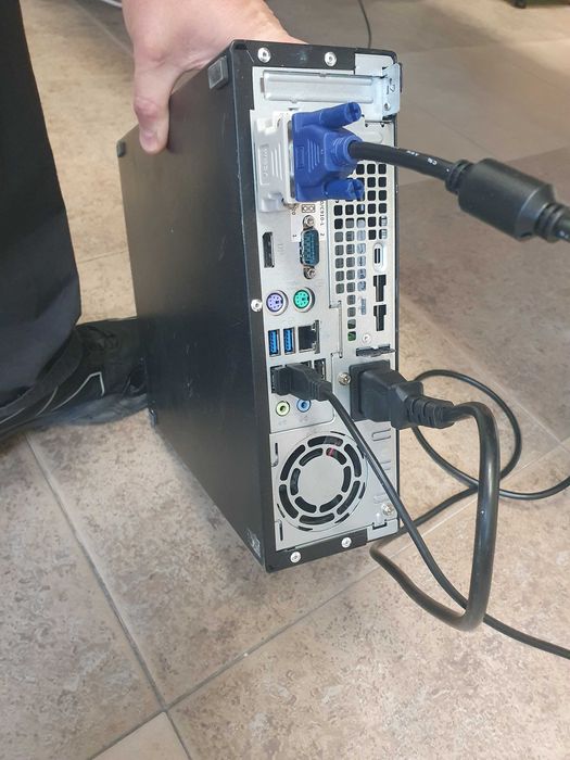 Продавам компютър Fujitsu Esprimo C720 ,windows 11, i5 ,SSD , 8GB