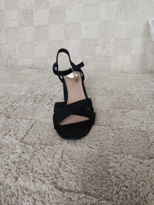 Босоножки женские замшевые Производство Греция. Размер 37