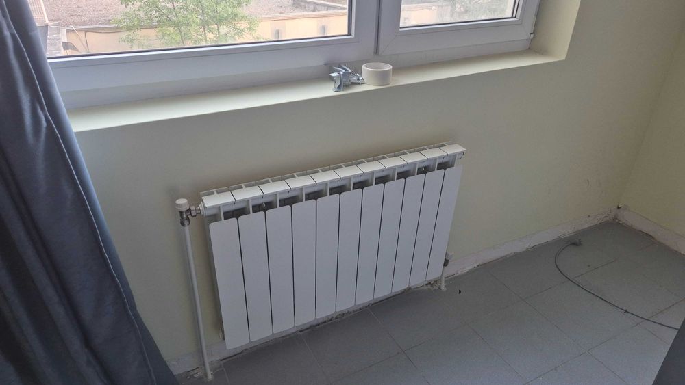 Продавам радиатори за парно и лира за баня