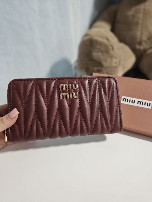 Gentute dama si seturi