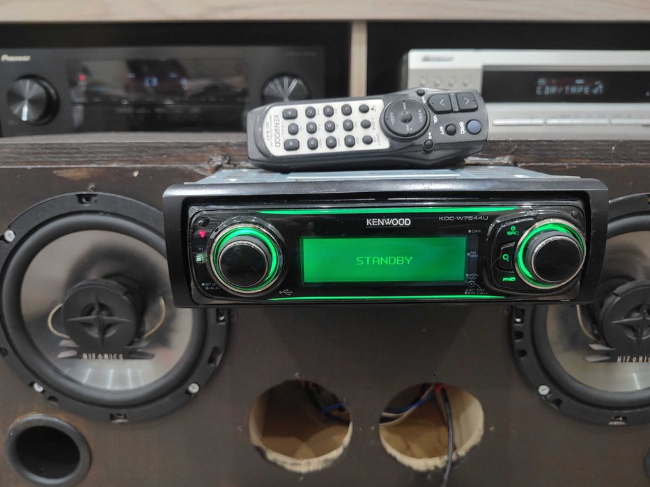 Висок клас KENWOOD KDC-W7544U USB / AuX / CD / MP3