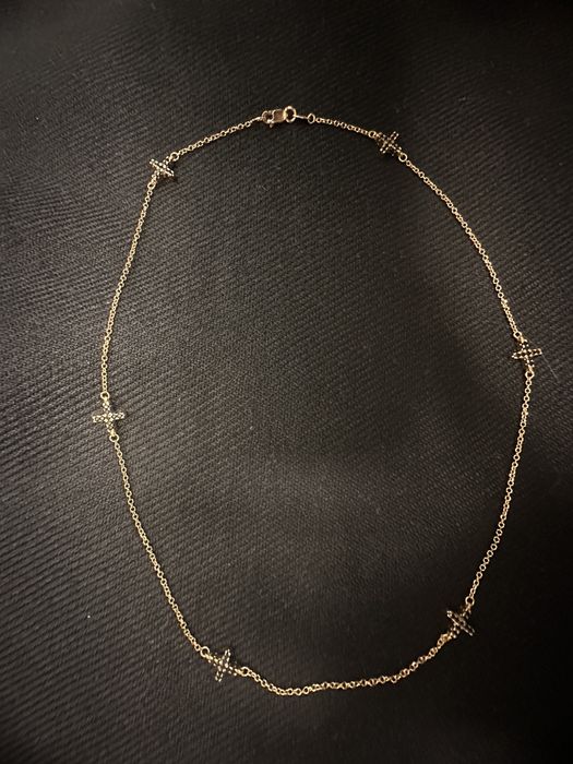 Lanț/ Colier aur roz 14k, decorat cu cruciulițe albe și negre