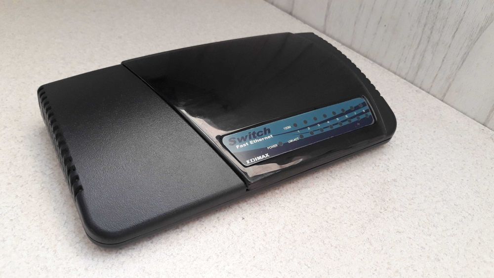 Суич Edimax ES-3108P