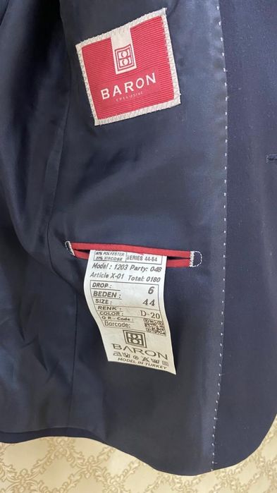 Продаю костюм тройку