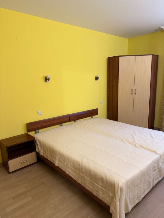 Дървени спални мебели