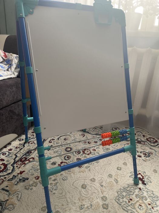 Продам мольберт детский.