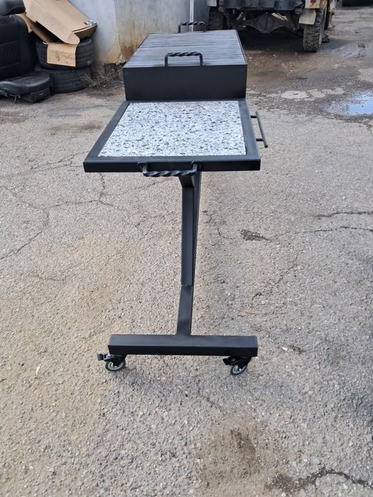 Барбекю на дърва и въглища