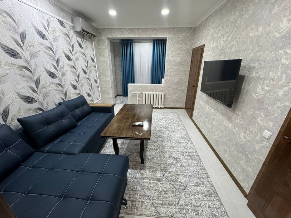 Срочно.  Чиланзар торговый центр.  2 х комнатная