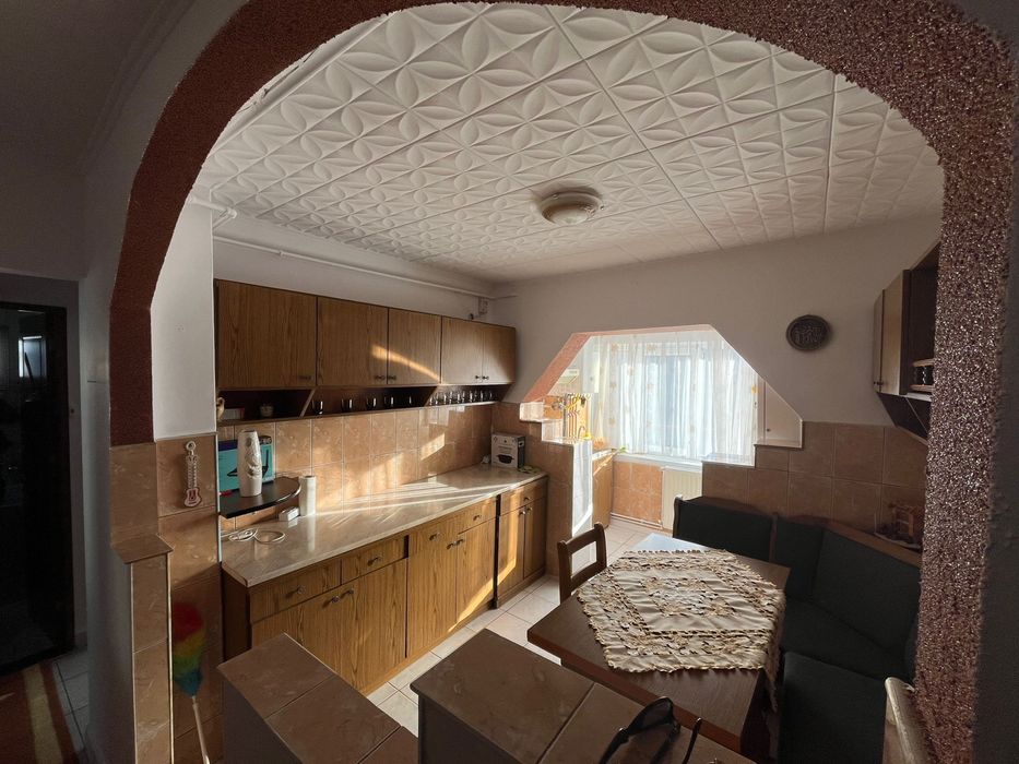 Inchiriez apartament  2 camere micro 17