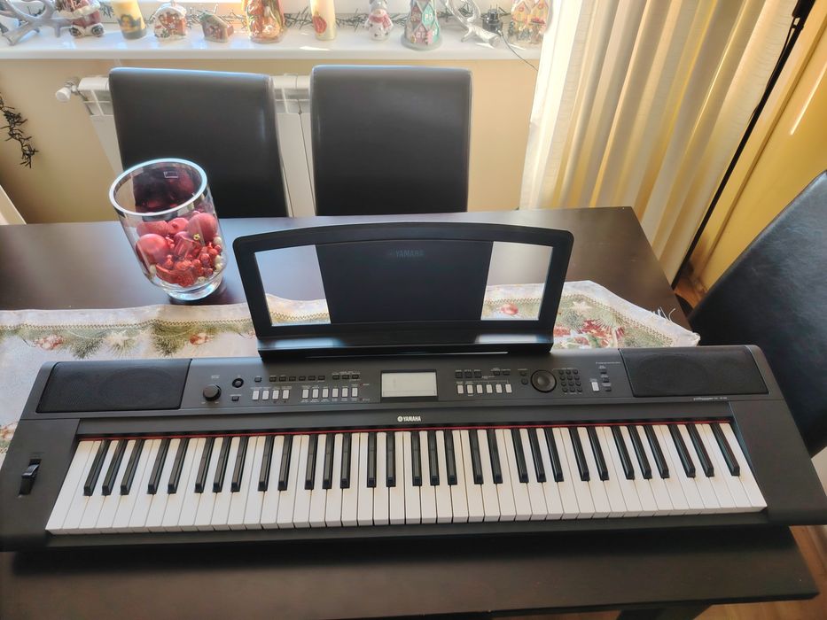 Pian digital Yamaha NP-V60