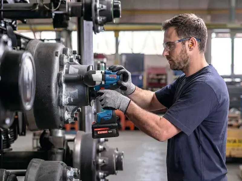 Акумулаторен ударен гайковерт Bosch GDS 18V-1400 , 18V , 1/2`` , 1400 Nm , без батерии и зарядно , в куфар L-boxx