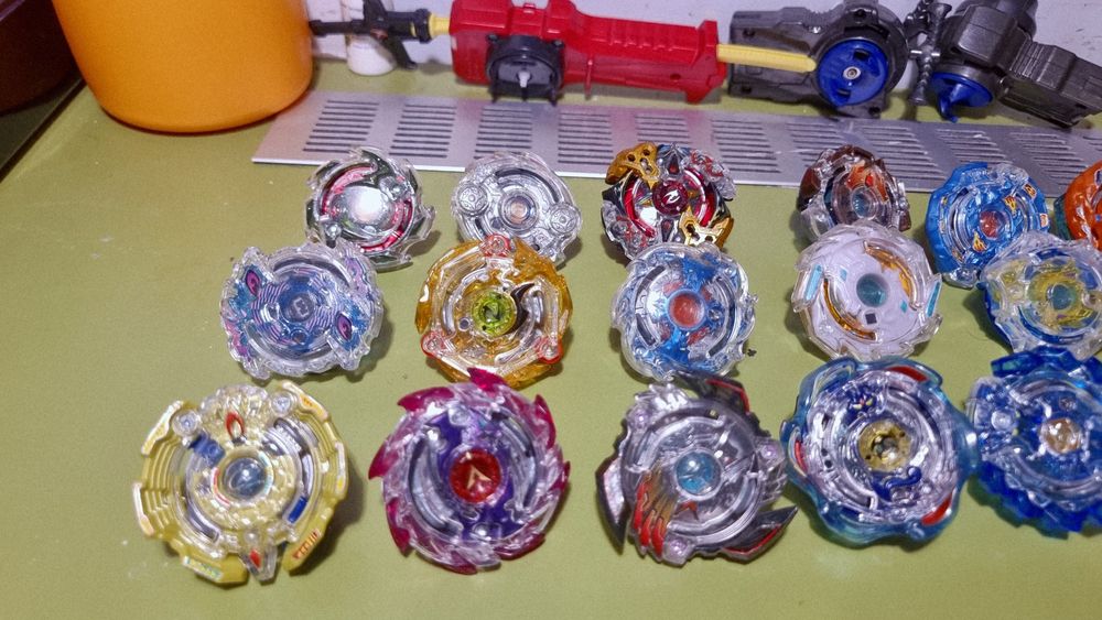 Beyblade Burst Takara Tomy lot