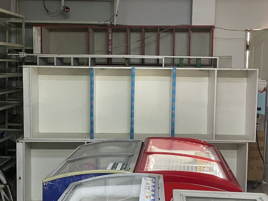 Полки для магазина или аптеки