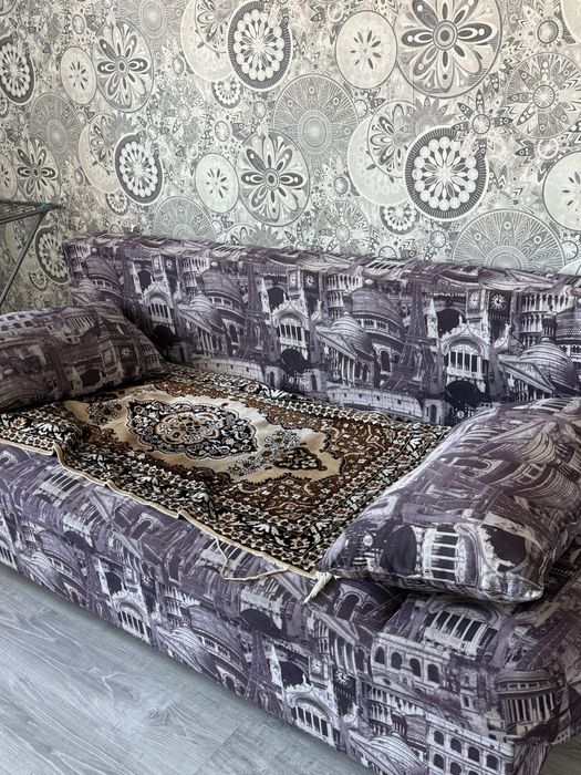 Диван в хорошом состоянии