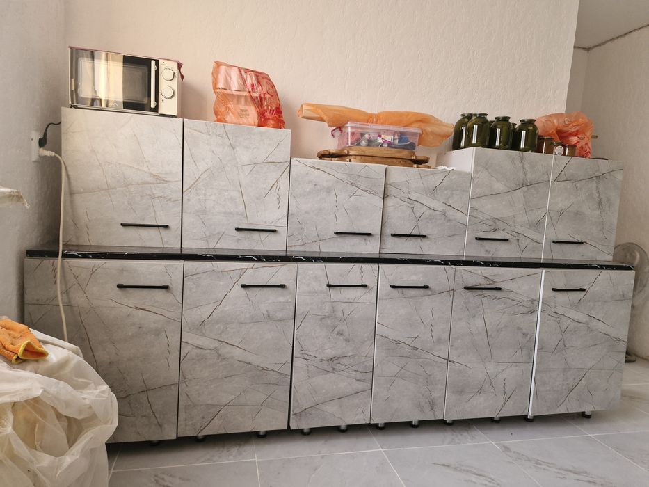 Шкаф кухонный светло серого цвета