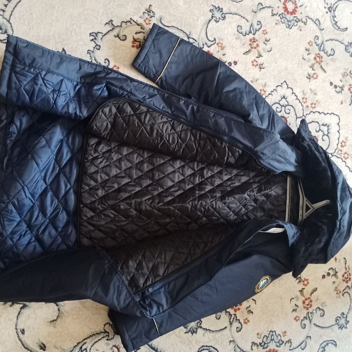 Продам новым утеплены с капюшоном .