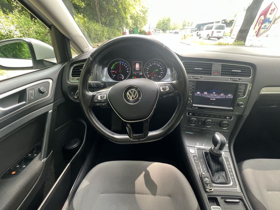 Volkswagen e Golf full electric de vanzare
