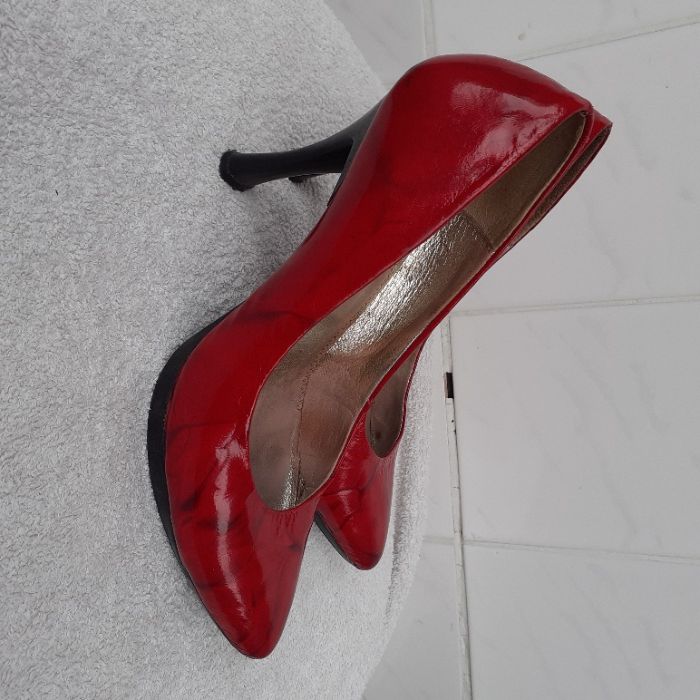 Кожени сандали и обувки от естествена кожа