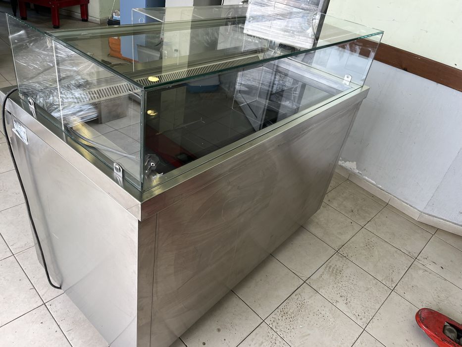 Топла витрина топла