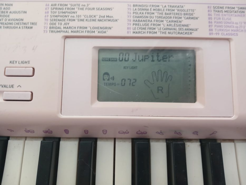 Срочно продаю синтезатор casio