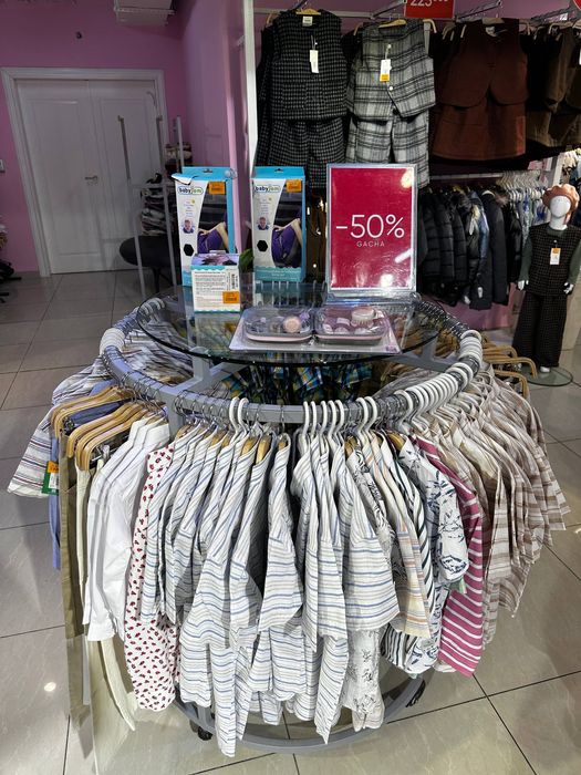 300м2 Кийим дукон учун мебель