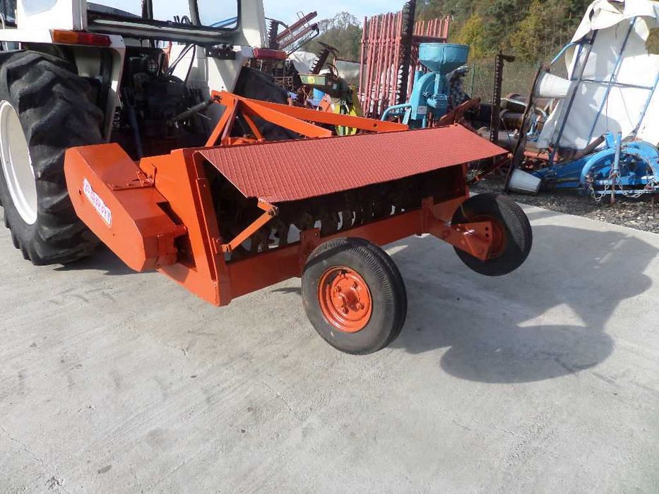 Tocator de resturi vegetale