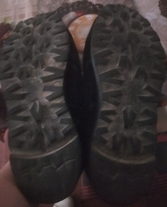 Красовки мужские,натуральный замш,привозные,41размер,65000сум.