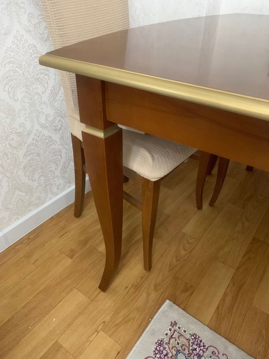 Продается стенка -горка и стол для гостийной