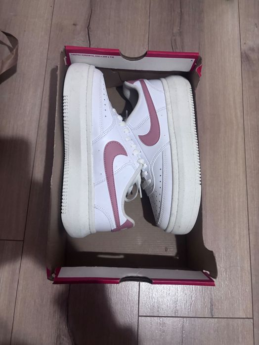 Nike 38,5 нови закупени от Англия