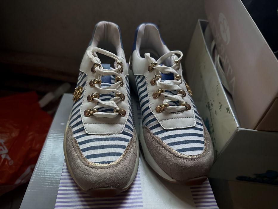 Чисто нови дамски обувки