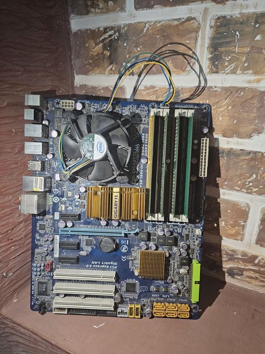 плата на 775 с процессором dial core e5500