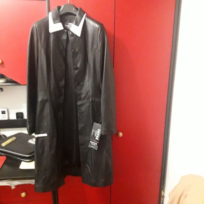 Haina din piele PIERRE CARDIN si Haina din piele dama,noi,cu eticheta.