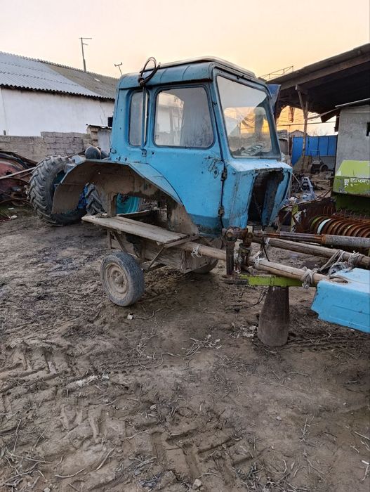 Traktor kabina kapot sotiladi