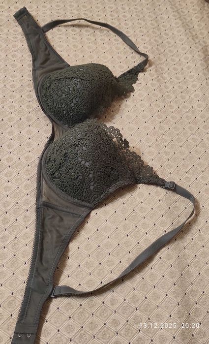 ПОДАРЯВАМ нов масленозелен сутиен р. 85/С