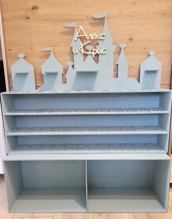 Етажерка Аудио приказки. Етажерки за фигурките и книжките.