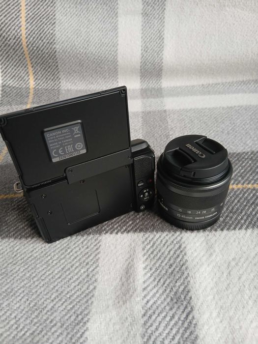 Canon EOS M200 камера с EF-M 15-45 IS STM обектив