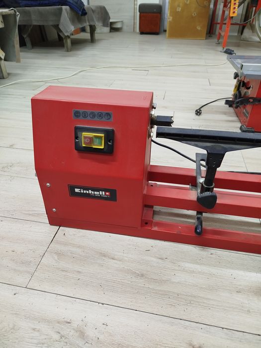 Токарный станок по дереву.