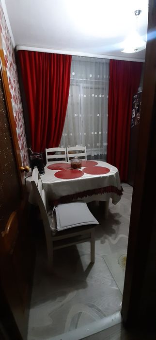 Продам кухонный стол в комплекте.