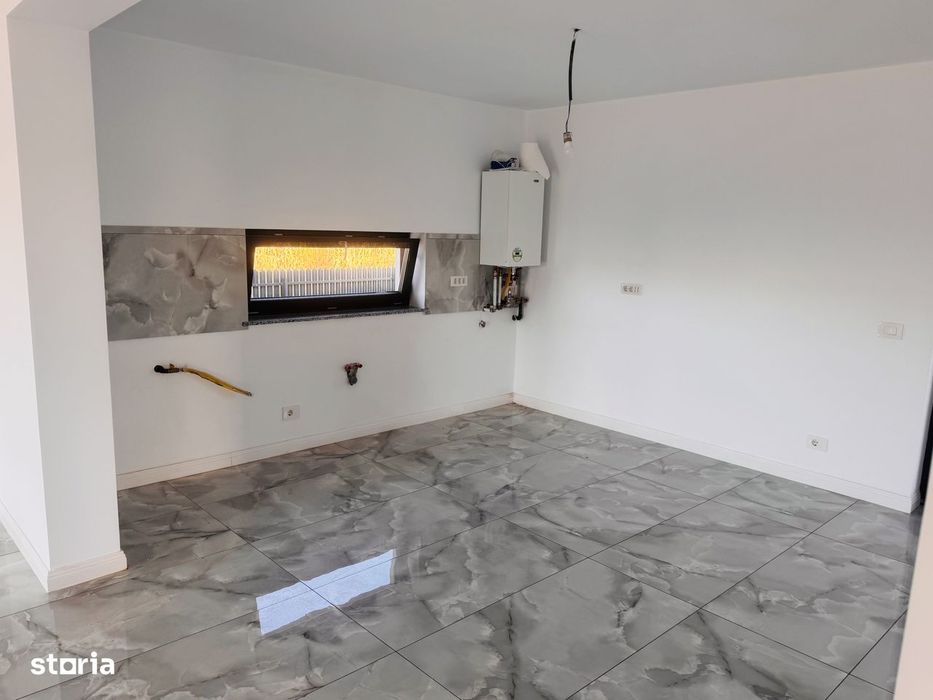 Casa de vânzare, 3 camere, curte mare