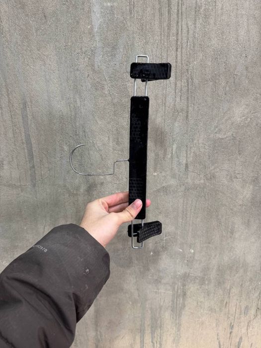 Вешалки (отдельно договрная цена на стеллаж золоого цвета )