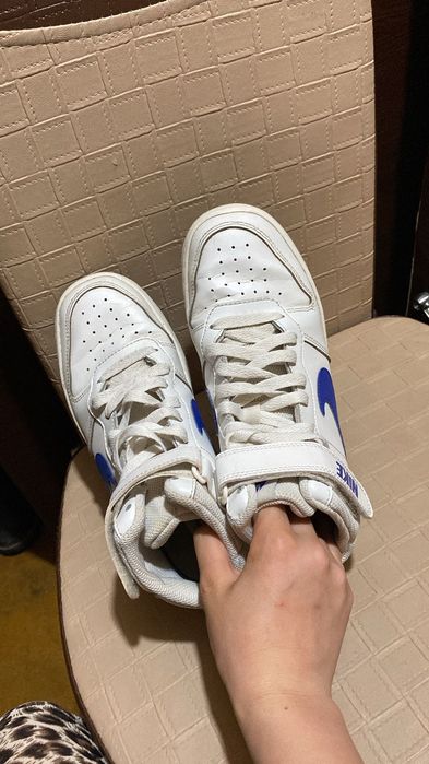 Adidasi Nike Court